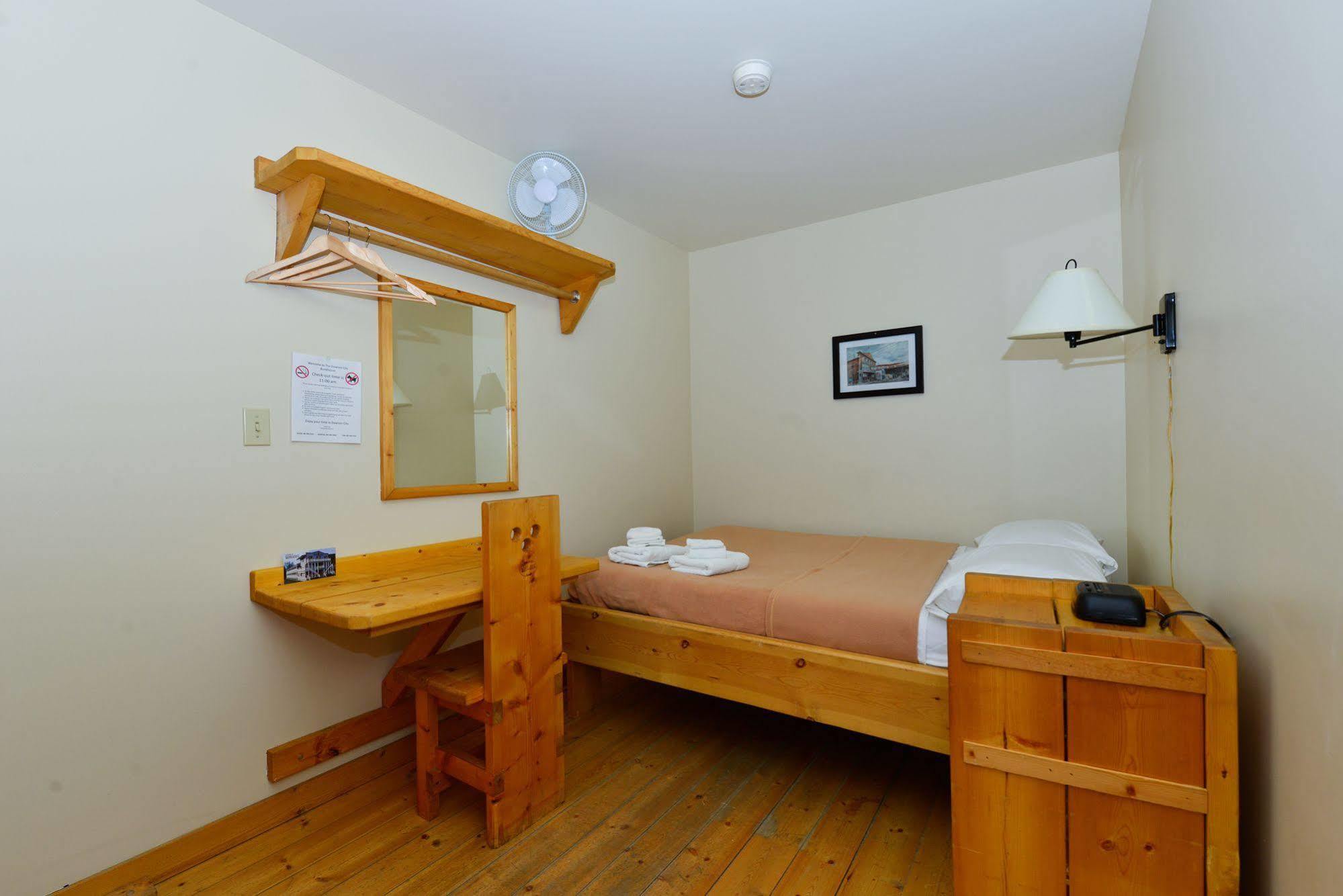 Hotel The Bunkhouse Dawson City Exteriér fotografie